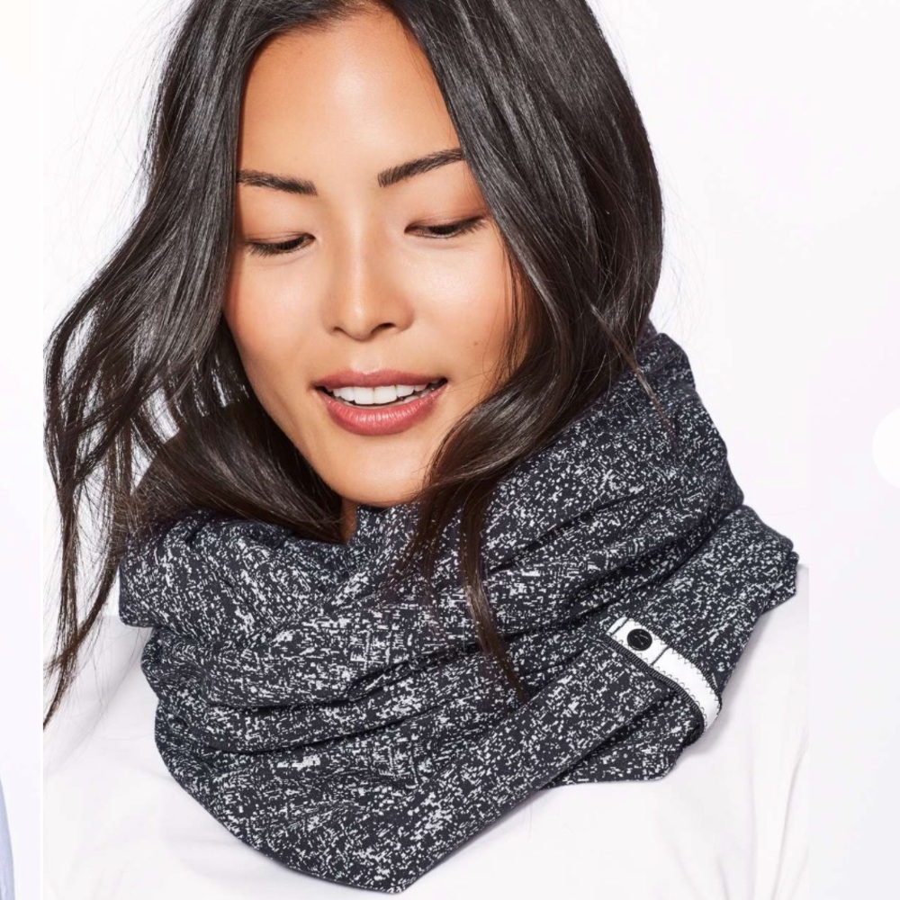Lululemon Vinyasa Convertible Scarf